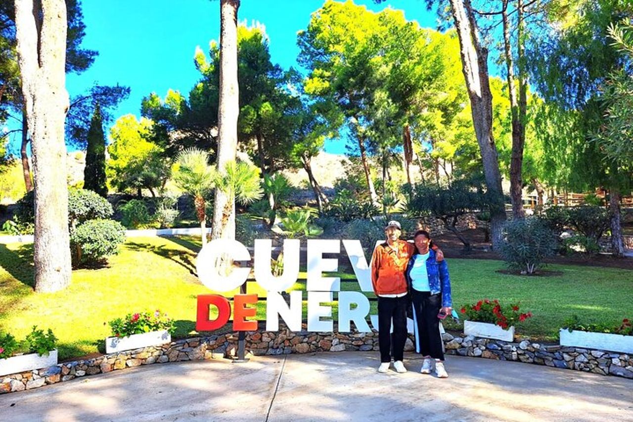 Nerja & Frigiliana priv. tour w / hotel o pick-up a terra a Malaga — 2