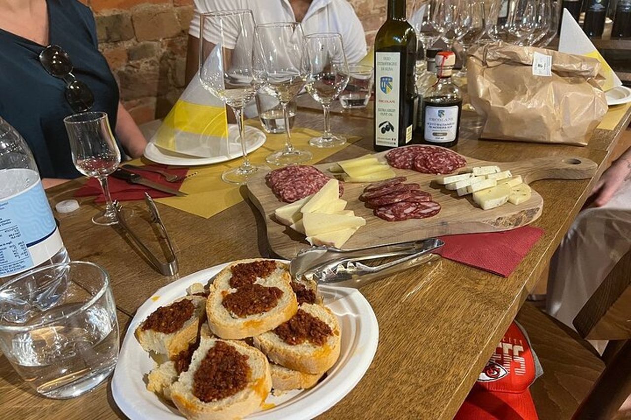 Tour del vino Brunello della Val d'Orcia con Montalcino e Montepulciano — 9