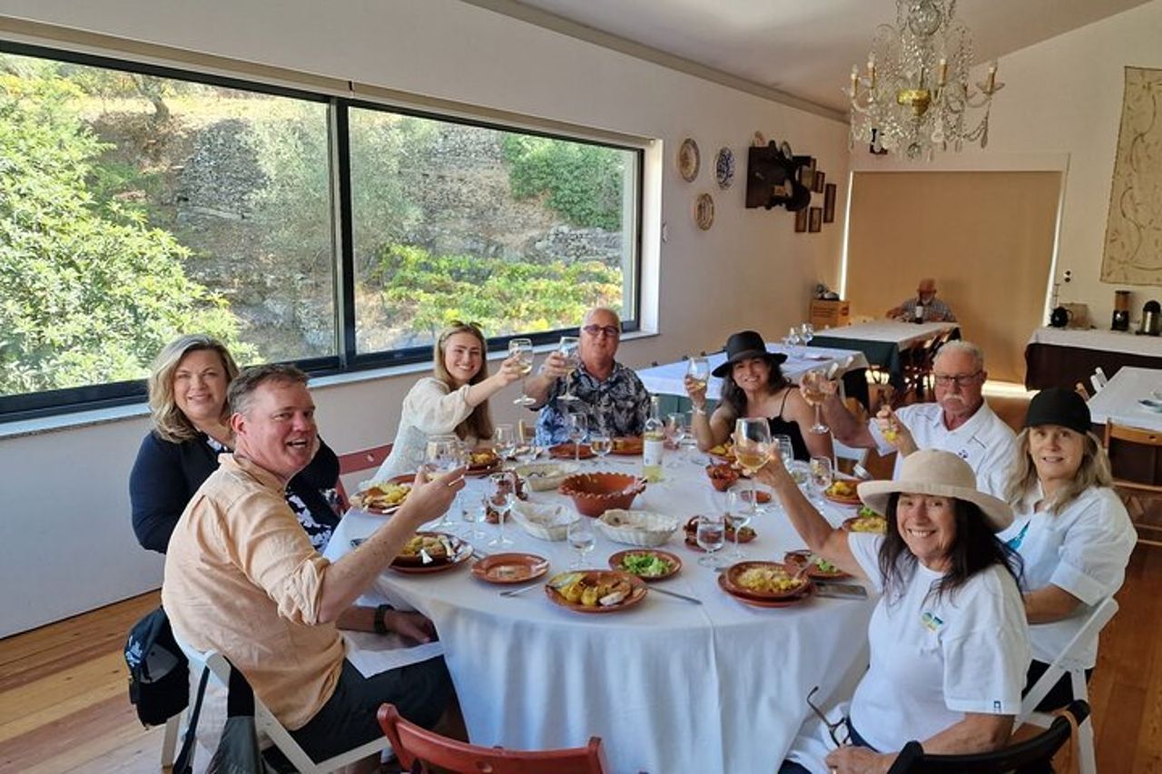 Valle del Douro-Guida Esperta-Barca-Pranzo-Degustazioni-Offerta bottiglia di vino — 7