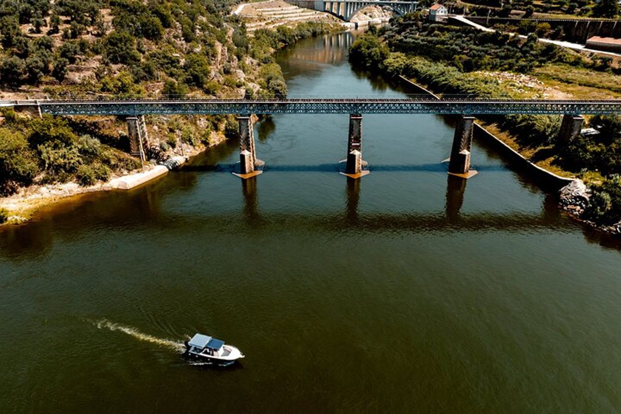 Porto - Valle del Douro : Barca, Treno, Degustazione di Vini e Pranzo Incluso — 6