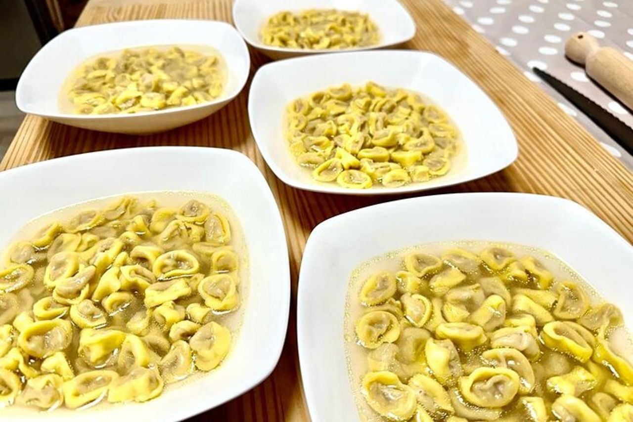 Cucina casalinga tradizionale a Modena,Tagliatelle, Tortelloni & Vino — 6