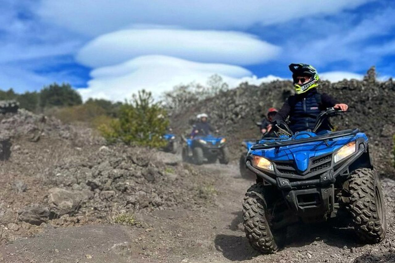 2 ore Tour in Quad sul vulcano Etna