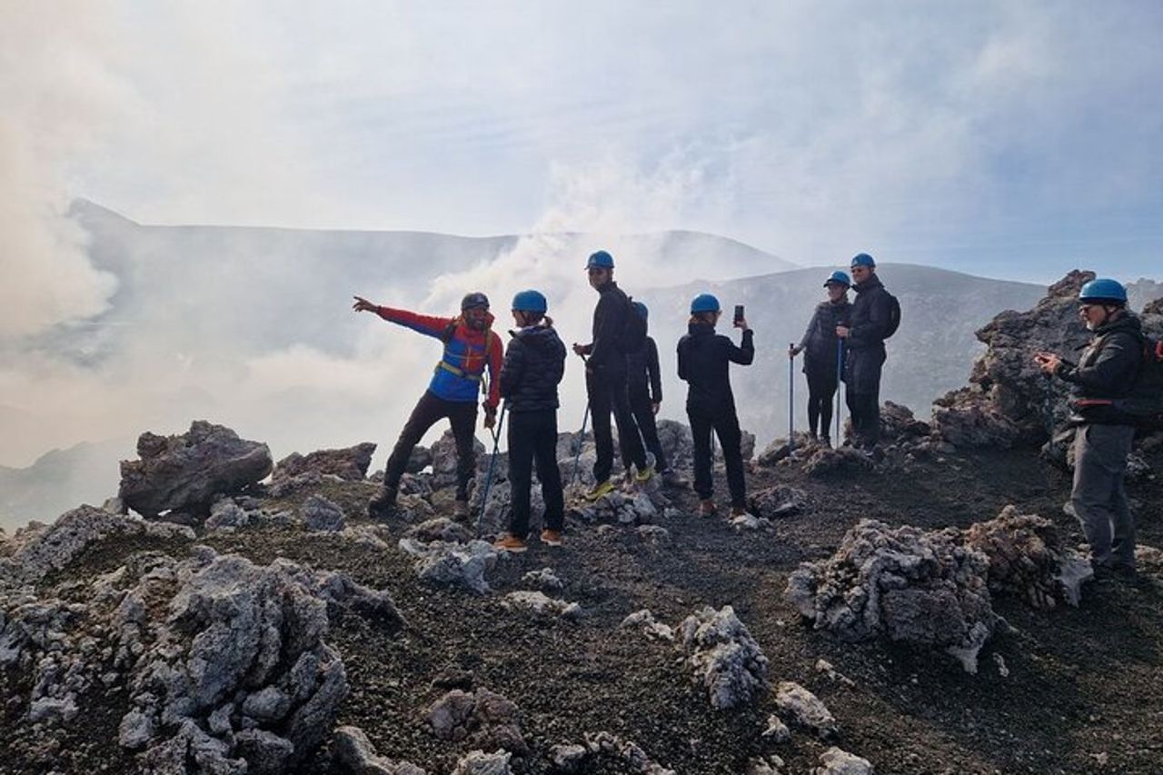 Etna Nord: Trekking guidato ai crateri del vulcano sommitale — 4
