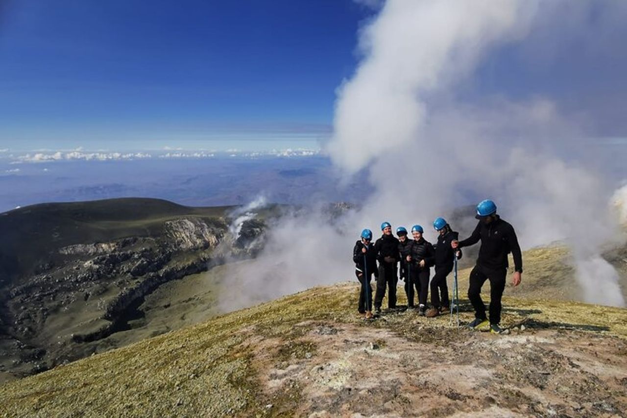 Etna Nord: Trekking guidato ai crateri del vulcano sommitale — 2