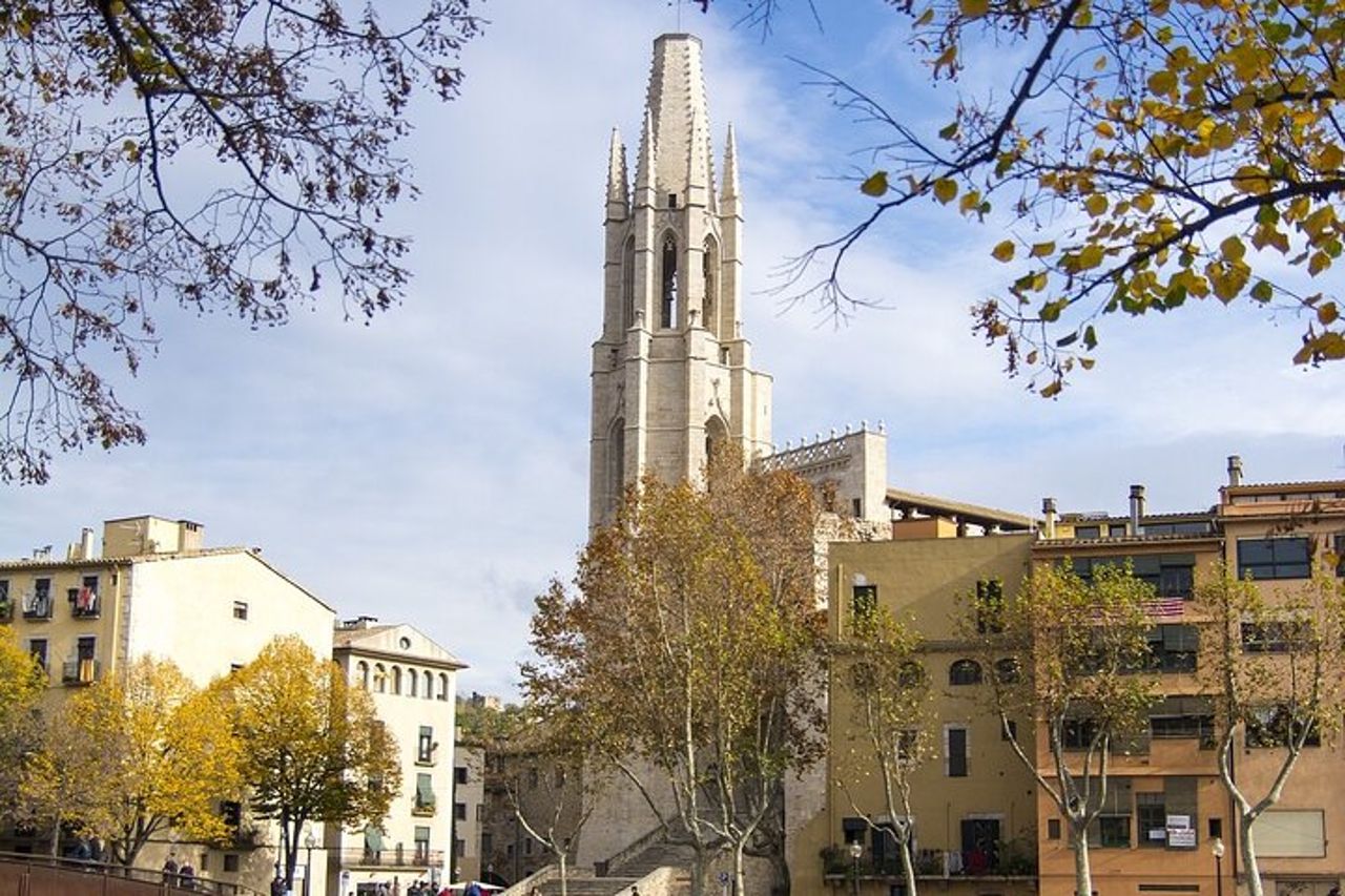 Esplora Girona : Cattedrale, Ponte Eiffel, Mura della città e siti cinematografici — 3