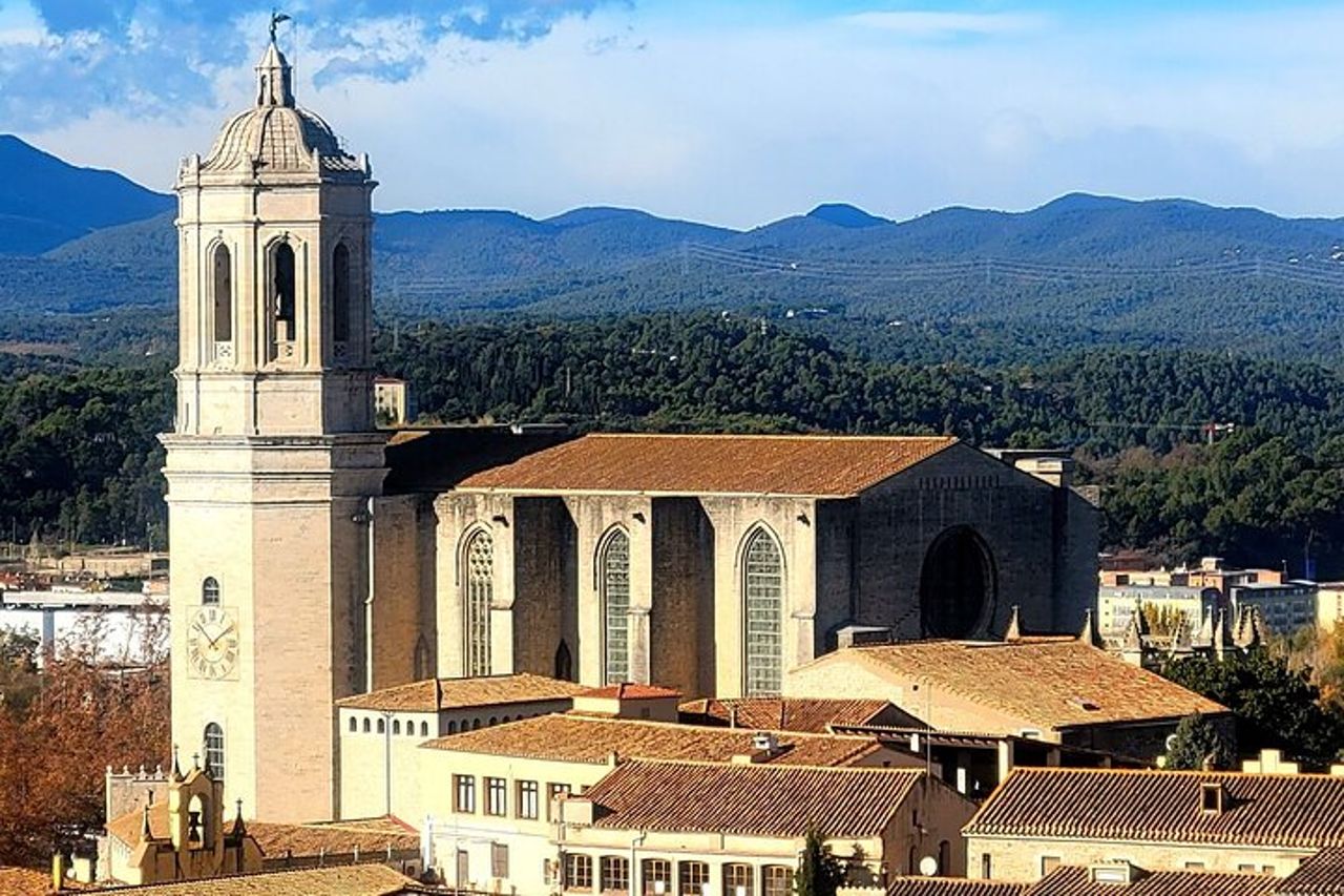 Esplora Girona : Cattedrale, Ponte Eiffel, Mura della città e siti cinematografici — 4