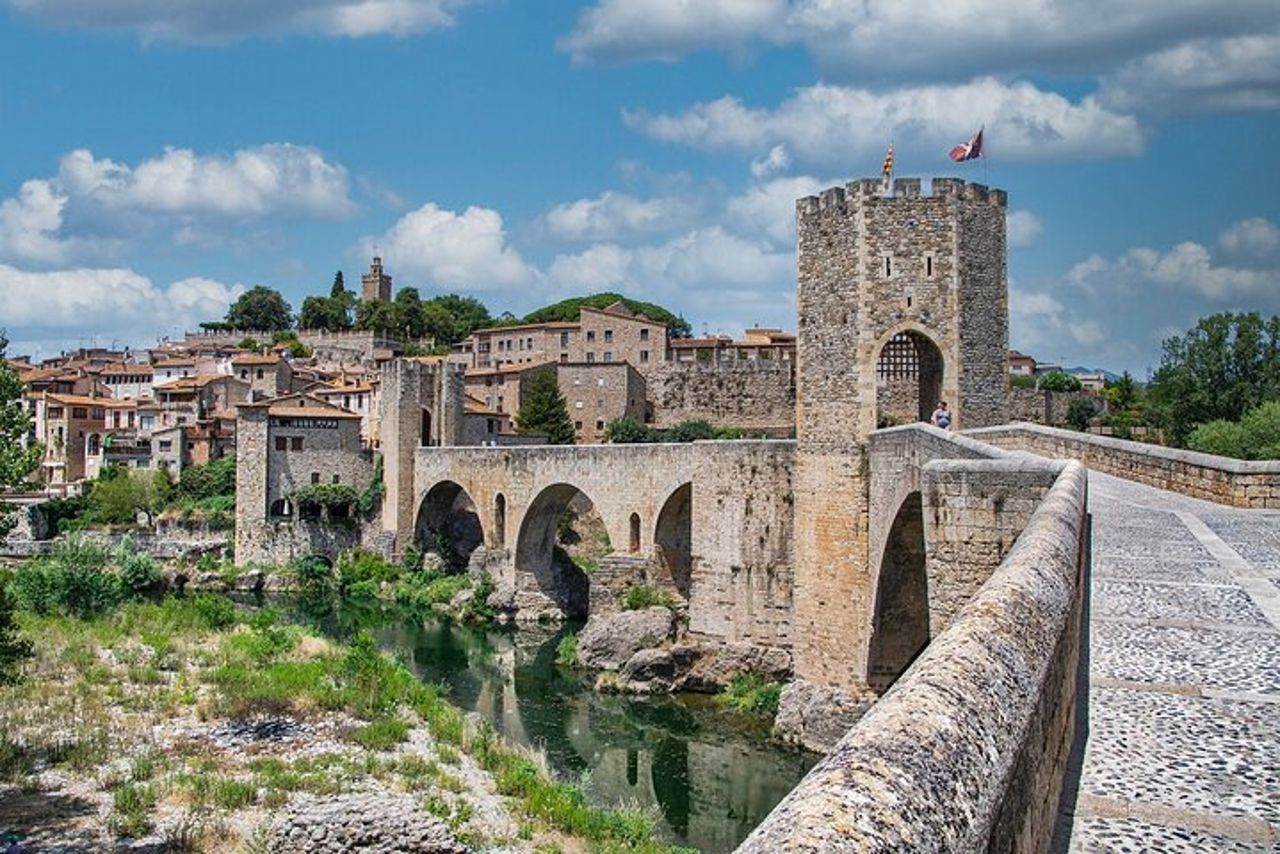 Esplora Girona : Cattedrale, Ponte Eiffel, Mura della città e siti cinematografici — 5