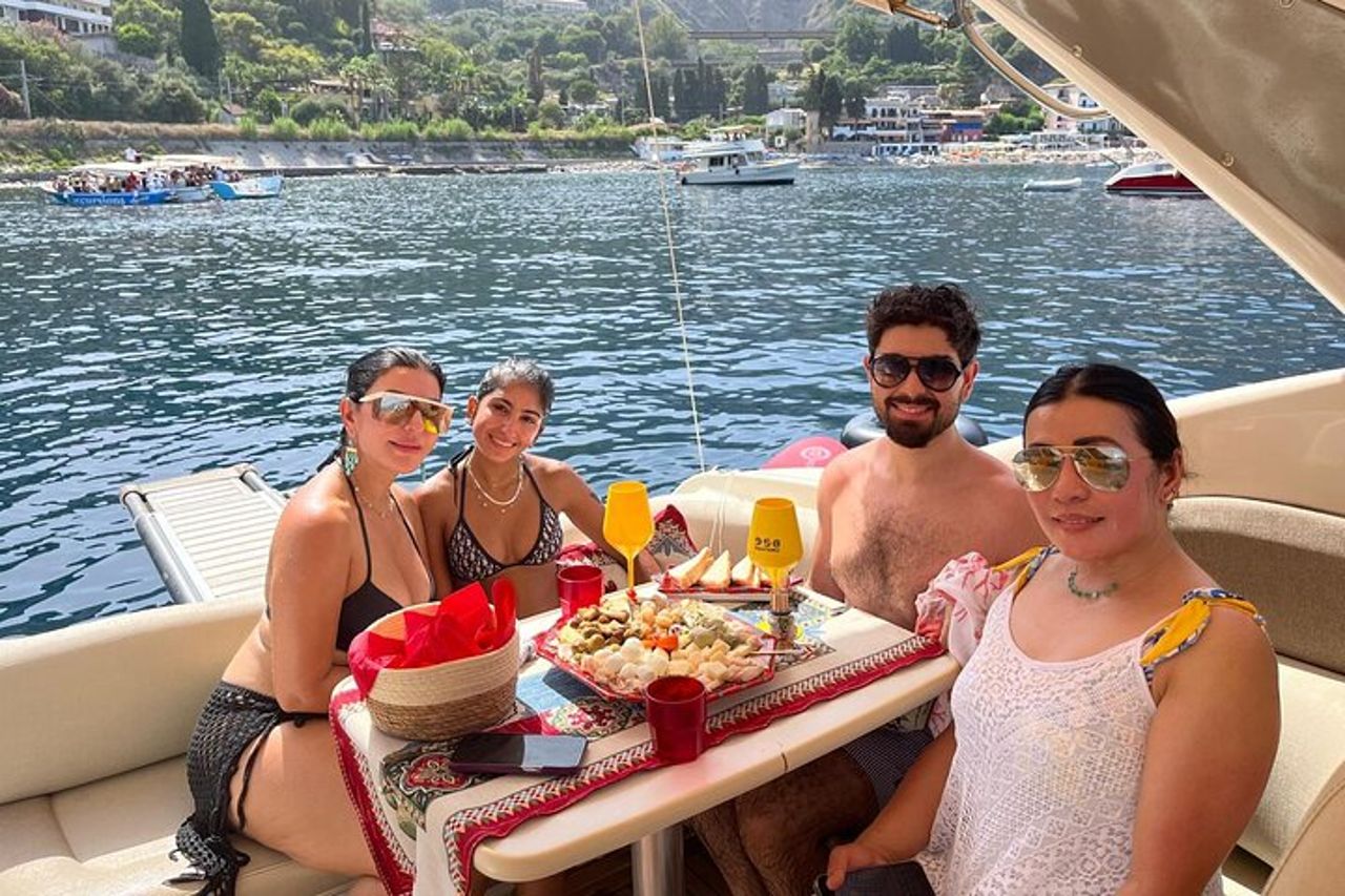 Tour Privato in Barca Letojanni e Taormina e Giardini Naxos — 3