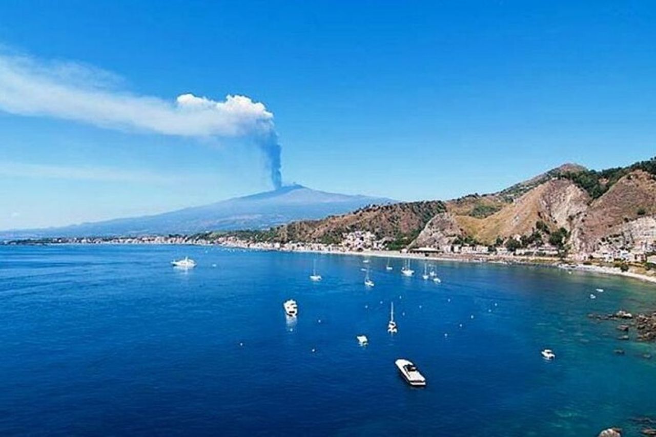 Tour Privato in Barca Letojanni e Taormina e Giardini Naxos — 4