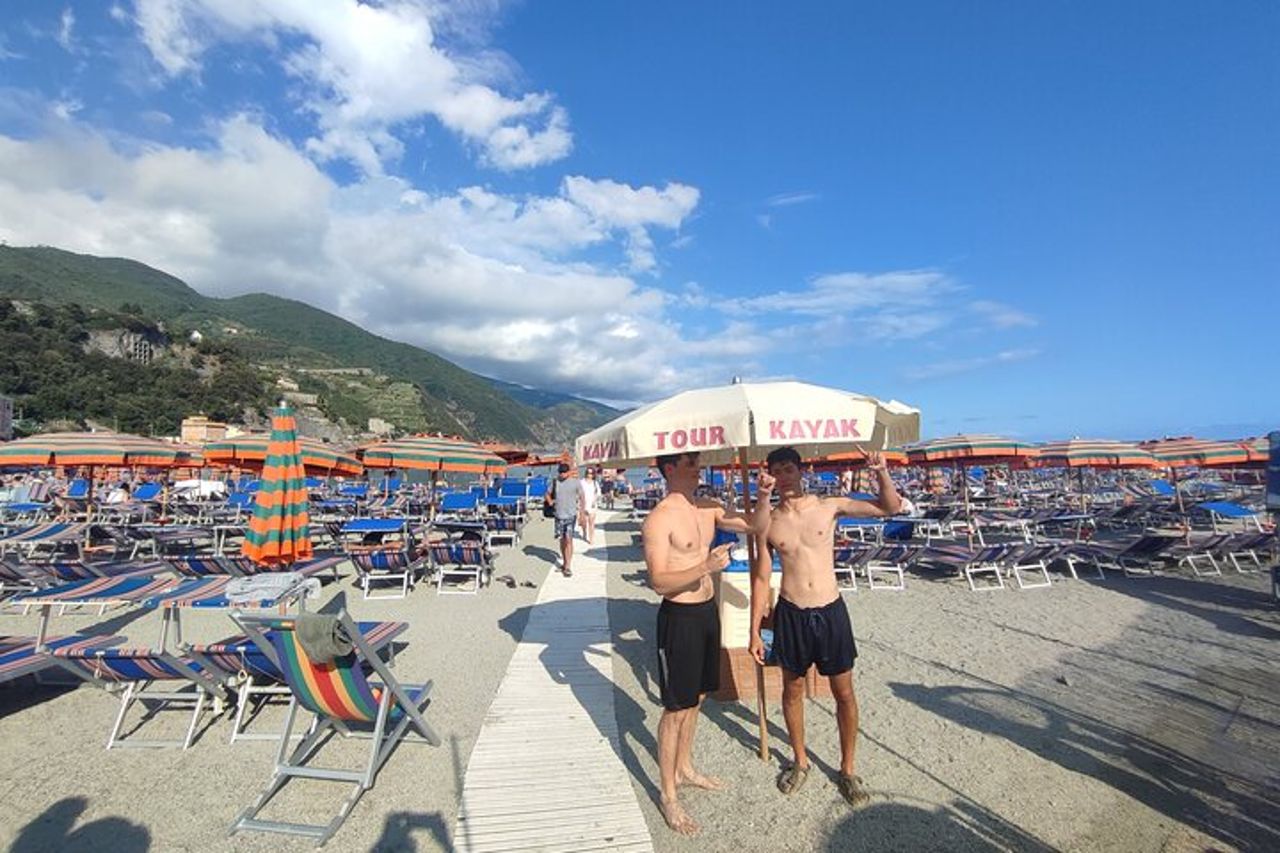 Esperienza in Kayak con CarnassaTour alle Cinque Terre + Snorkeling — 3