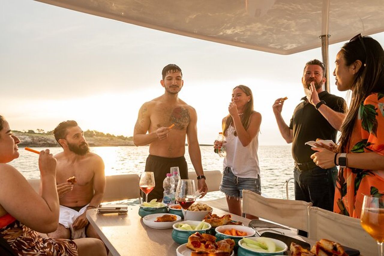 Tour Guidato in Catamarano con Aperitivo da Polignano a Mare — 5