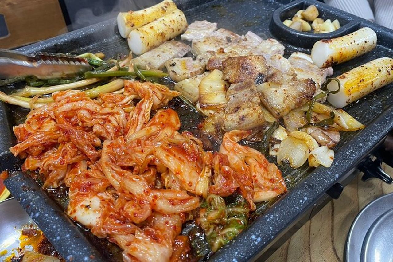 Combo barbecue coreano locale e stufato di Kimchi Esplora le gemme nascoste a Seoul
