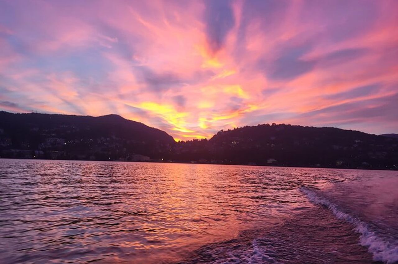 1 and a half hour private boat tour on Lake Como — 4