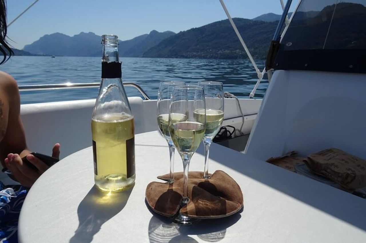 1 and a half hour private boat tour on Lake Como — 6