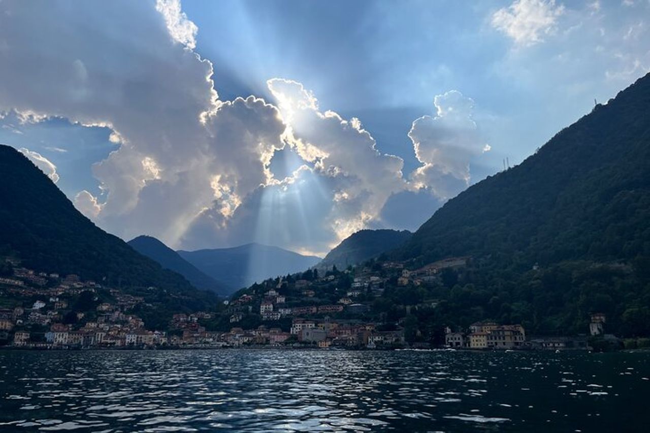 1 and a half hour private boat tour on Lake Como — 7