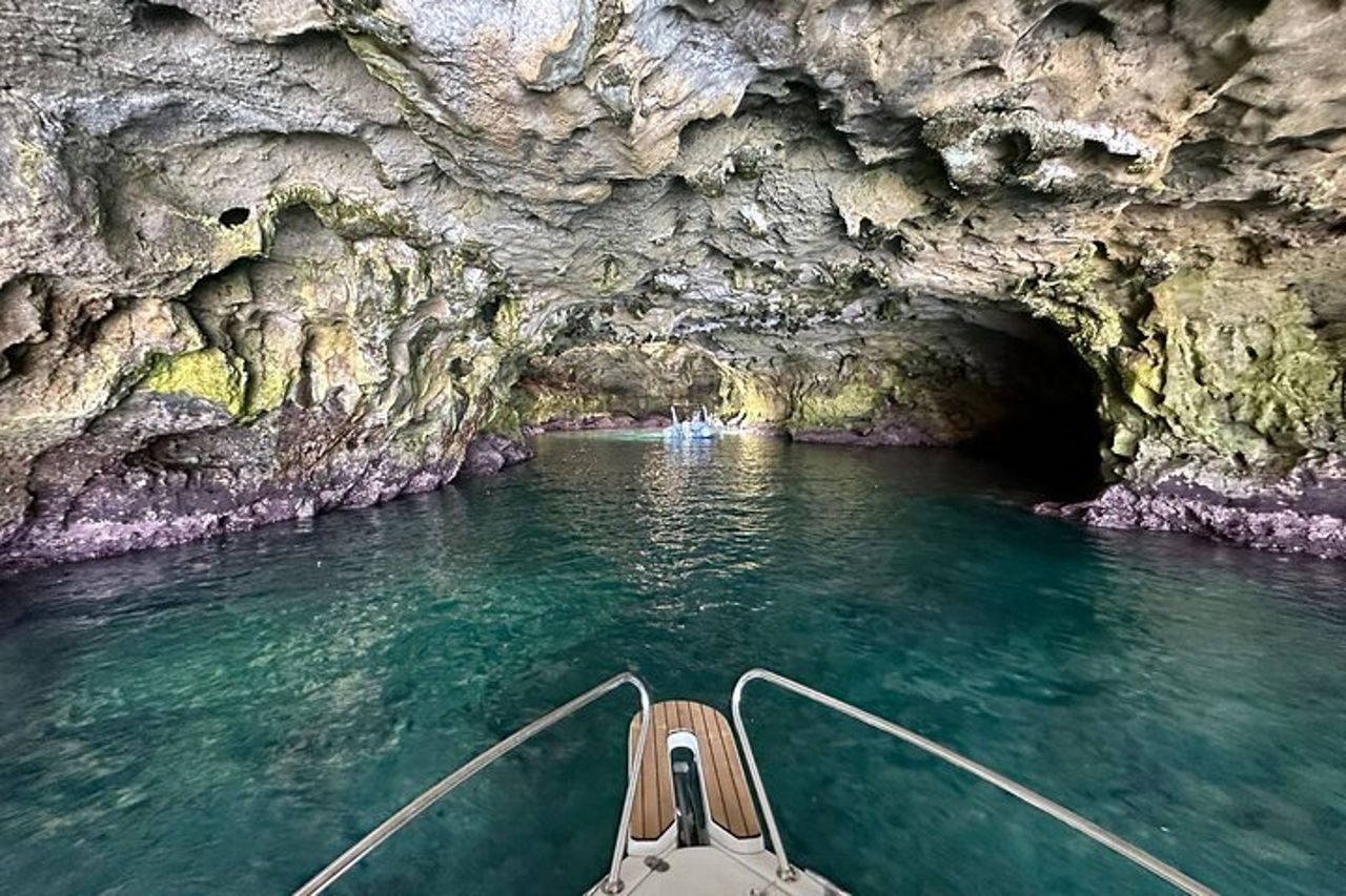 Tour Privato a Polignano alla Scoperta delle Grotte con Aperitivo
