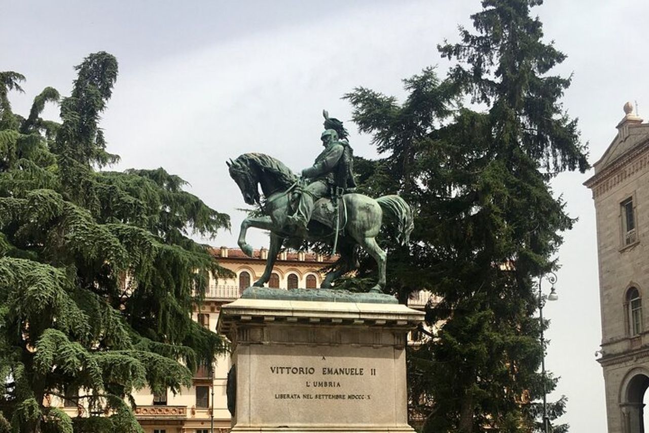 Tour di Perugia a Piedi con Guida Abilitata — 4