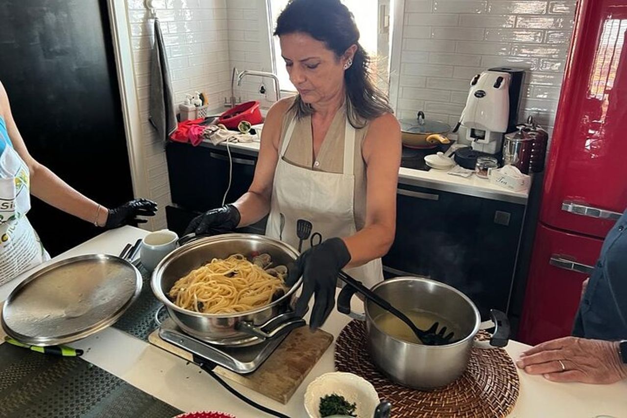 Corso di cucina siciliana nel centro storico di Catania con Mariella — 4