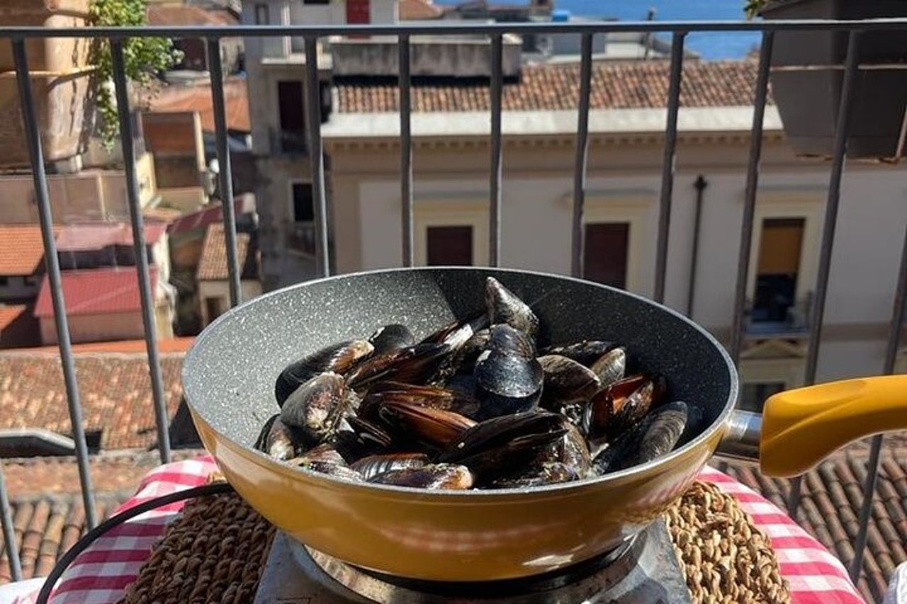 Corso di cucina siciliana nel centro storico di Catania con Mariella — 8