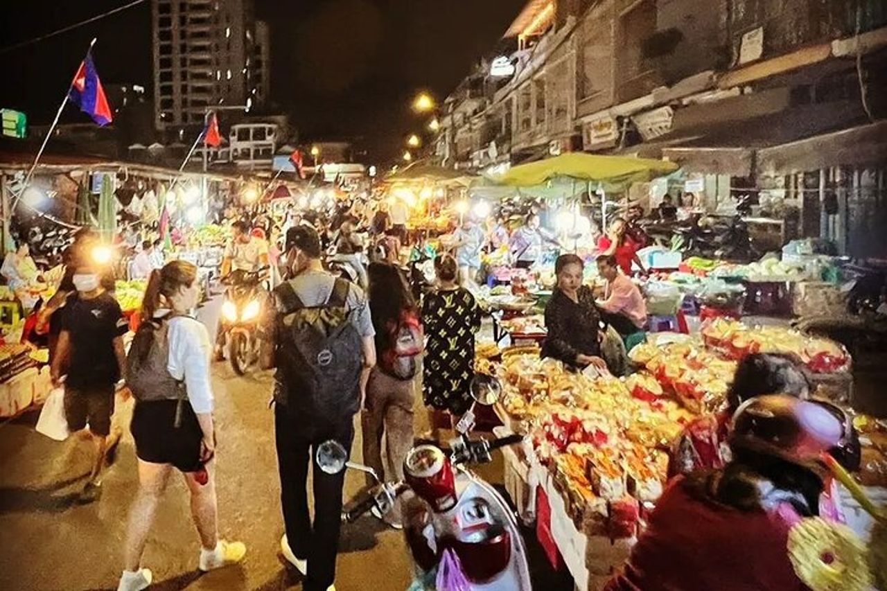 Tour gastronomico di Phnom Penh di Tuk Tuk: 20 Degustazioni e Bevande — 2