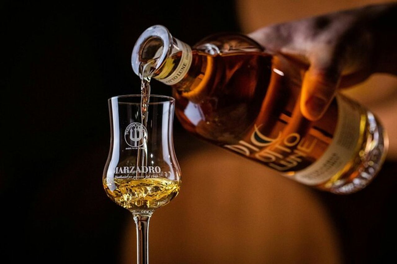 Tour del Lago di Molveno e della Distilleria di Grappa con Degustazioni — 5