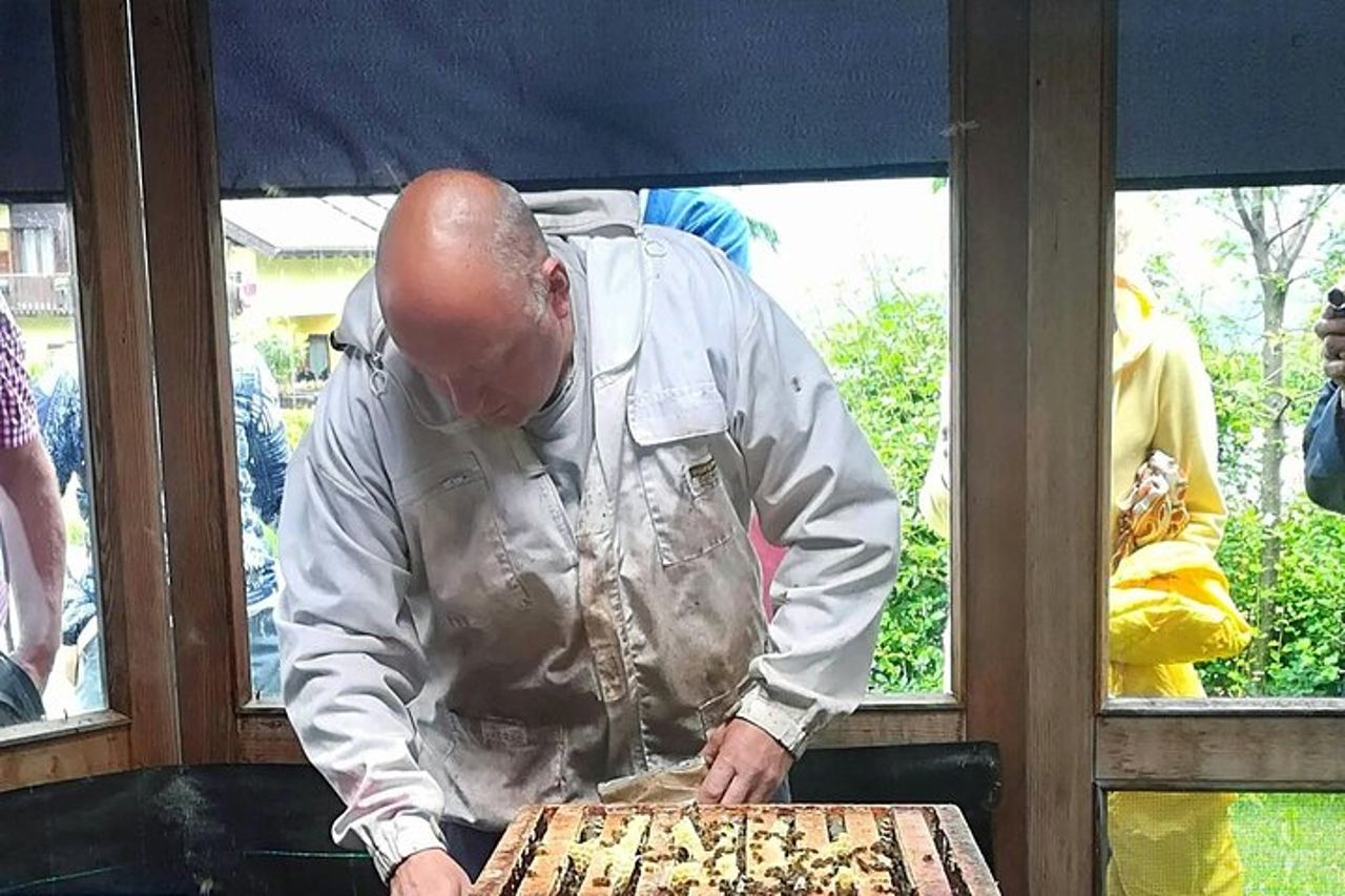 Tour del Lago di Molveno e della Distilleria di Grappa con Degustazioni — 8