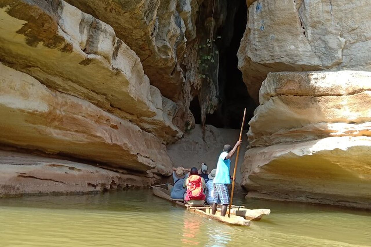 10 - gita di un giorno sul fiume Tsiribihina, visita del viale Tsingy e Baobab — 9