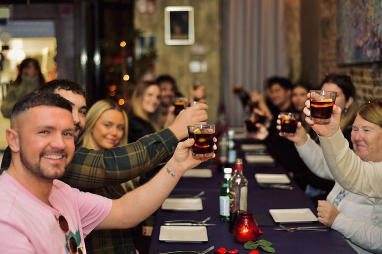 Tour a piedi delle tapas di Barcellona: Cibo, vino & storia — 8