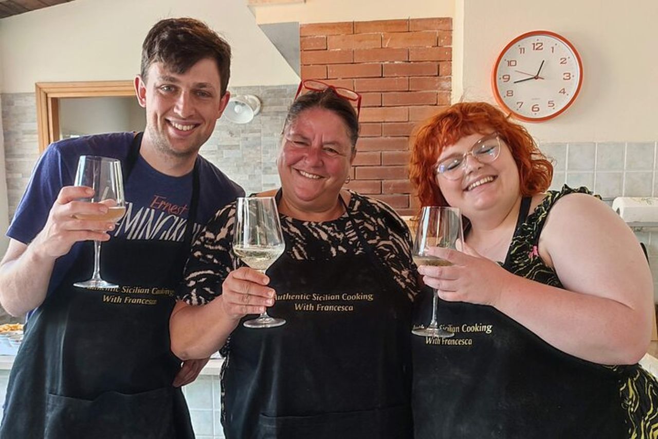 Lezione di cucina siciliana con cannoli e biscotti alle mandorle — 2