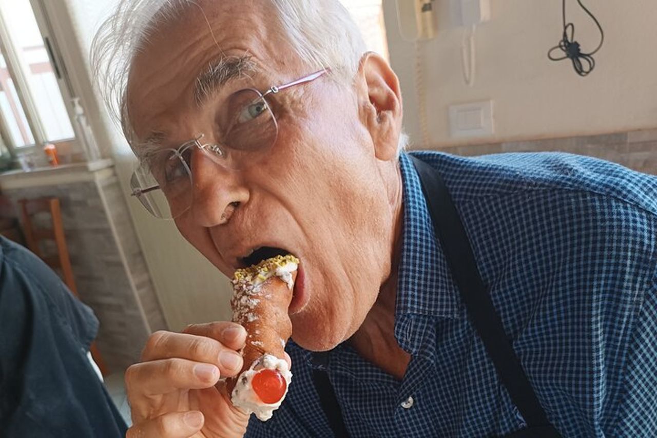 Lezione di cucina siciliana con cannoli e biscotti alle mandorle — 7
