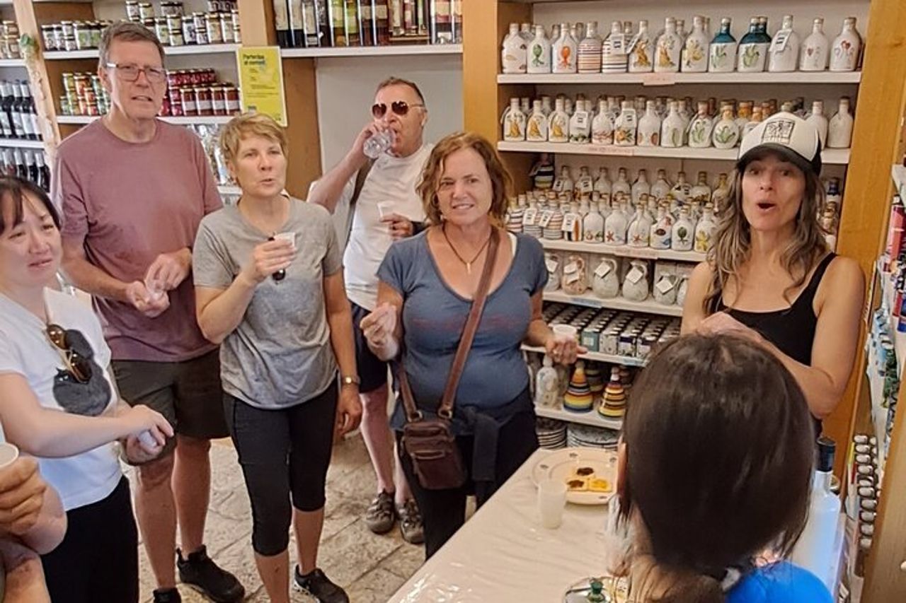 Esperienza Privata di Degustazione di Olio a Monopoli — 6