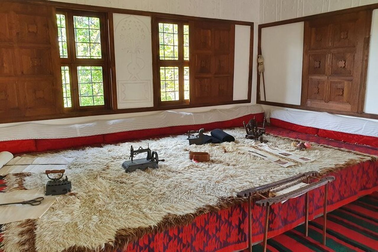 Gita di un giorno in Bulgaria: Monastero di Basarabovo, Tsarevets e Arbanasi — 5