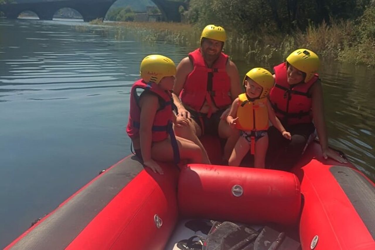Attività di Rafting con la famiglia a Lucca — 4