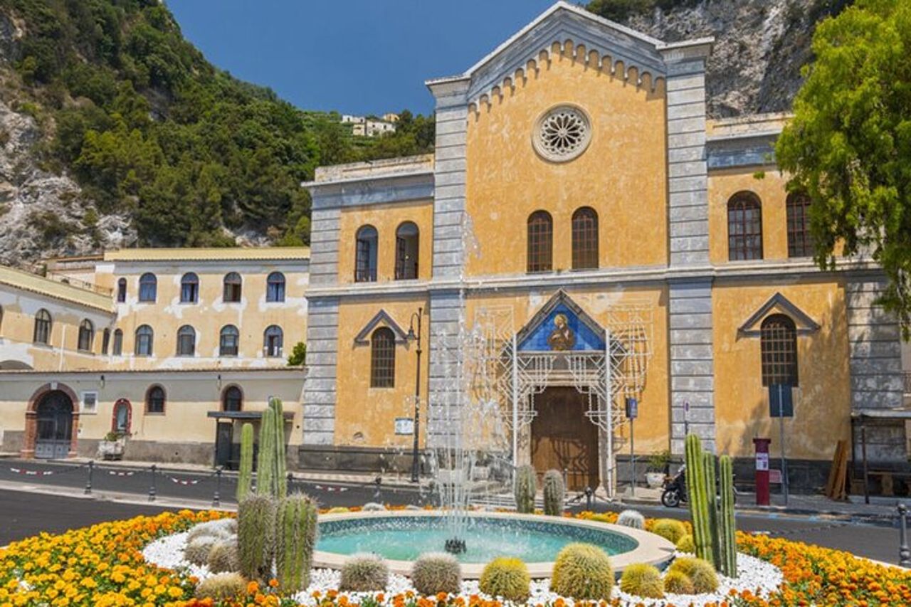 Tour privato della Costiera Amalfitana da Vietri Cetara Maiori e Minori — 2