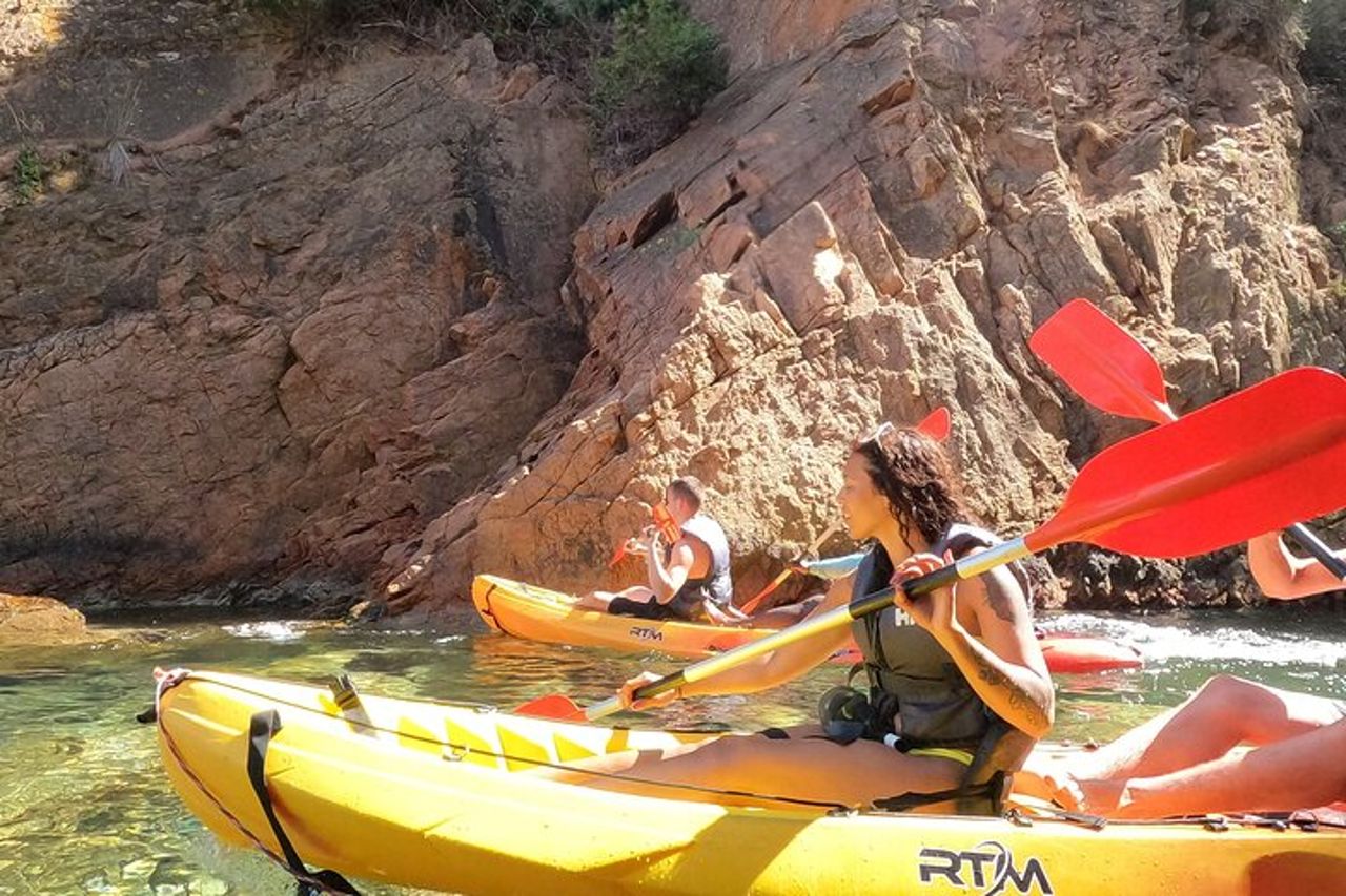 Costa Brava : Kayak, Snorkeling, Foto, Pranzo, Spiaggia e Salto sulla scogliera!