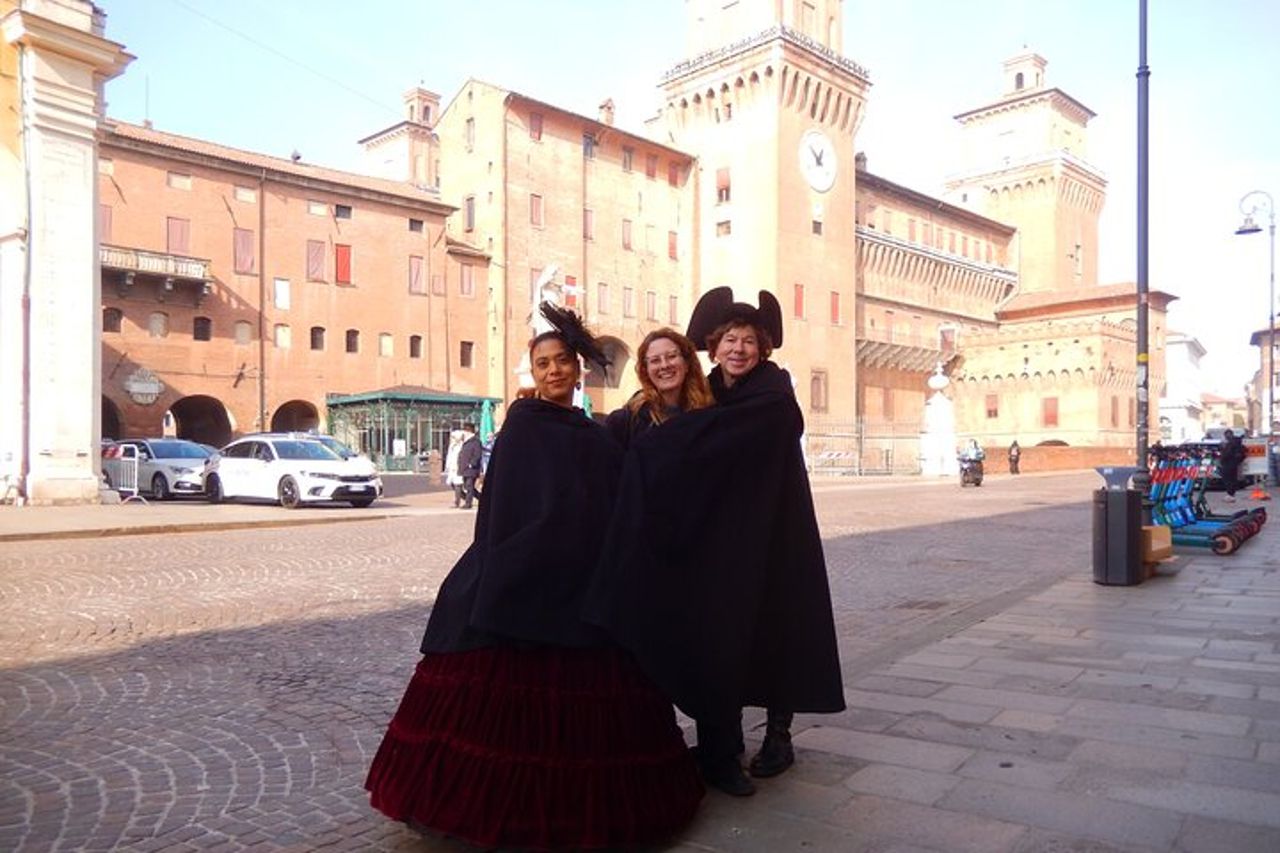 Tour privato a piedi nel centro storico di Ferrara con una guida locale — 3