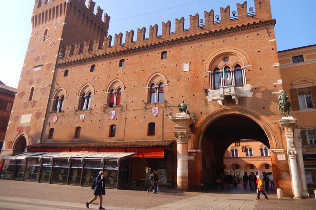 Highlights di Ferrara Tour per bambini con una guida locale — 3