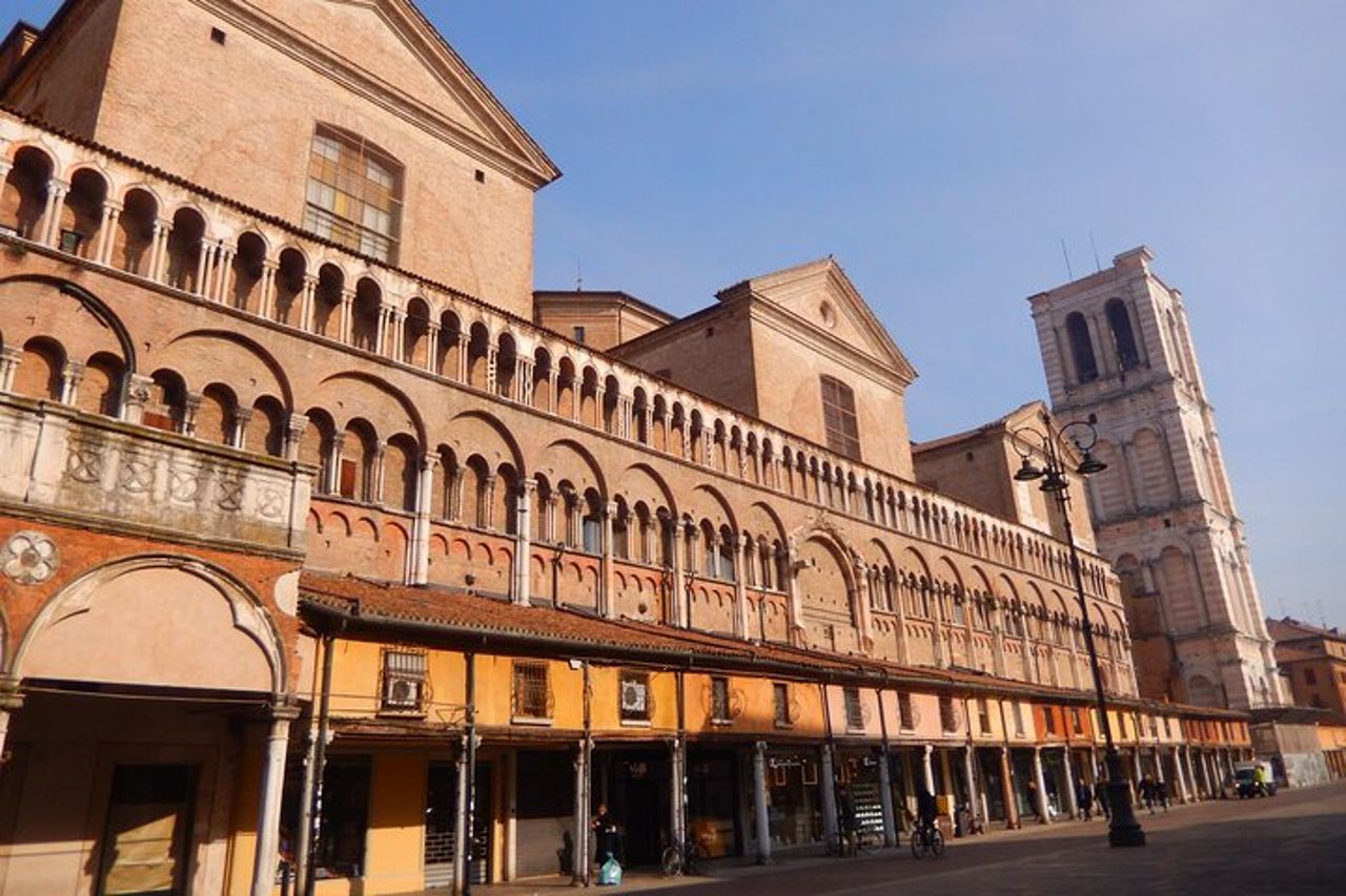 Highlights di Ferrara Tour per bambini con una guida locale — 4