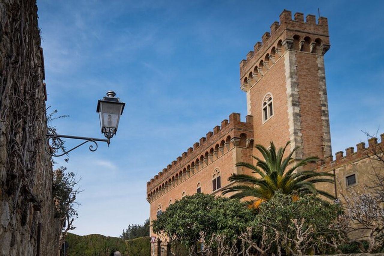 Tour privato della costa toscana e pranzo a Bolgheri da Livorno — 8