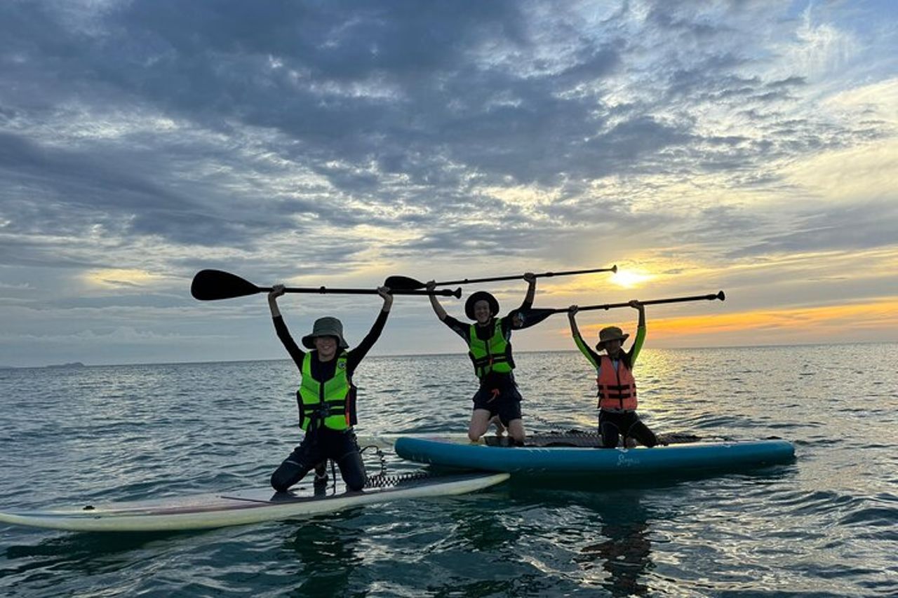 Stand Up Paddle Boarding con tour all'alba/tramonto a Kota Kinabalu con trasferimento — 4