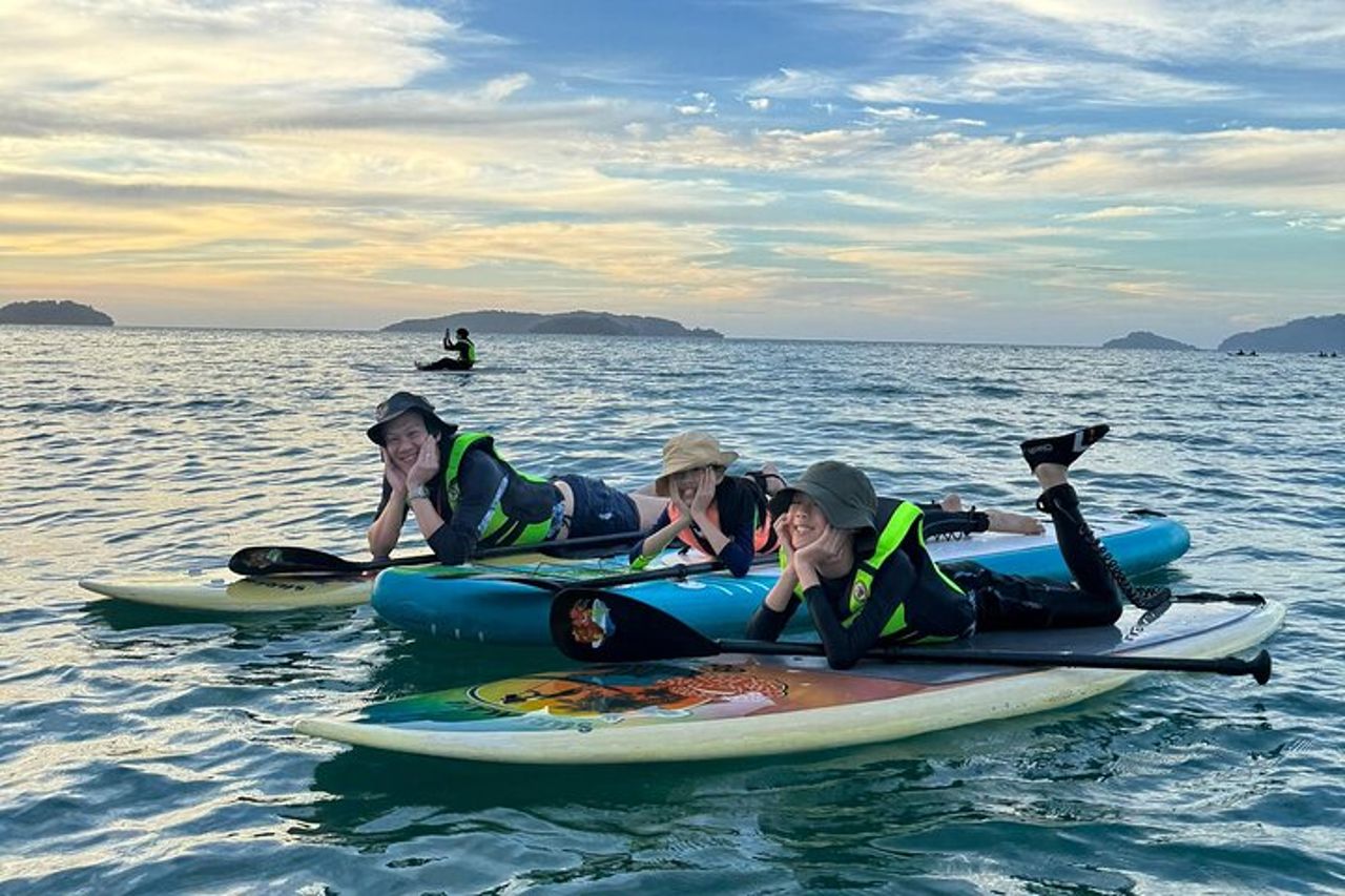 Stand Up Paddle Boarding con tour all'alba/tramonto a Kota Kinabalu con trasferimento — 5