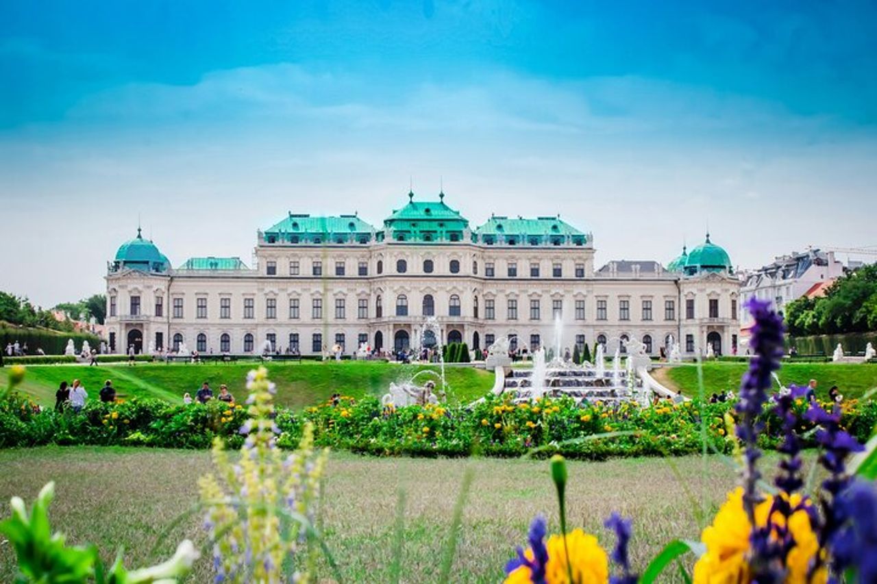 Da Salisburgo a Vienna, trasferimento privato, 2 ore di giro turistico, autista locale, inglese — 8