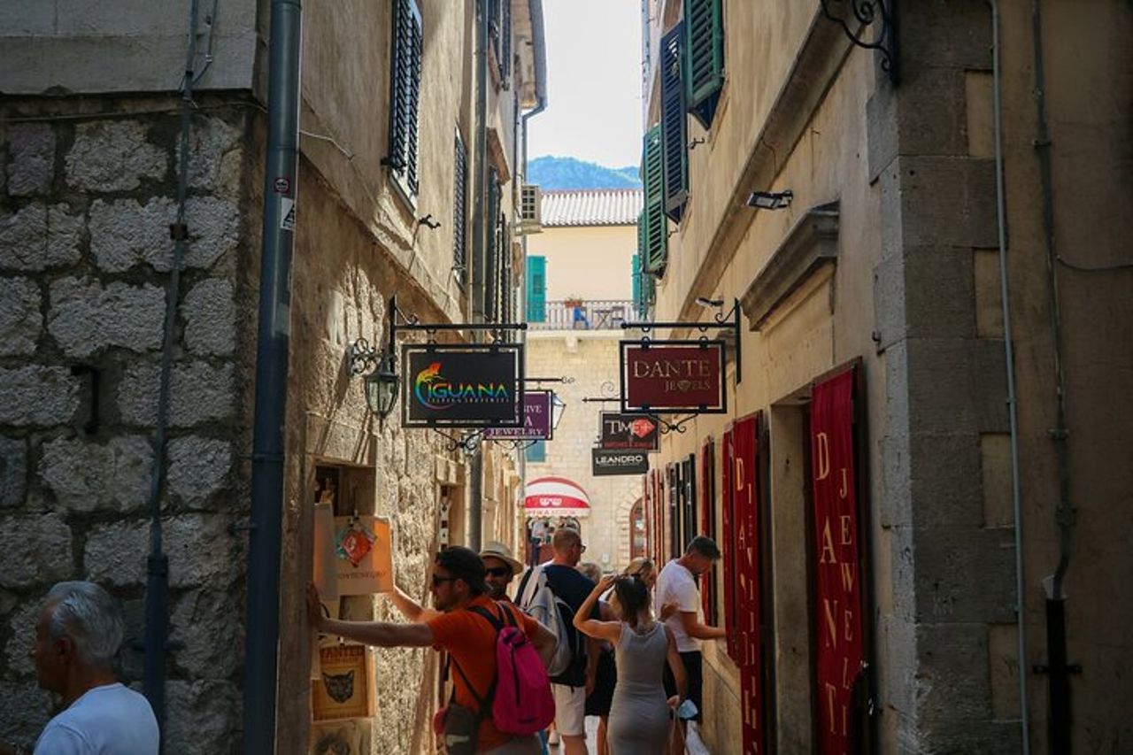 Tour semi-privato di un giorno del Montenegro: Budva & Cattaro da Tirana — 8