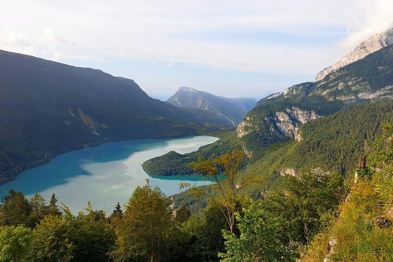 Tour del Lago di Molveno e della Distilleria di Grappa con Degustazioni