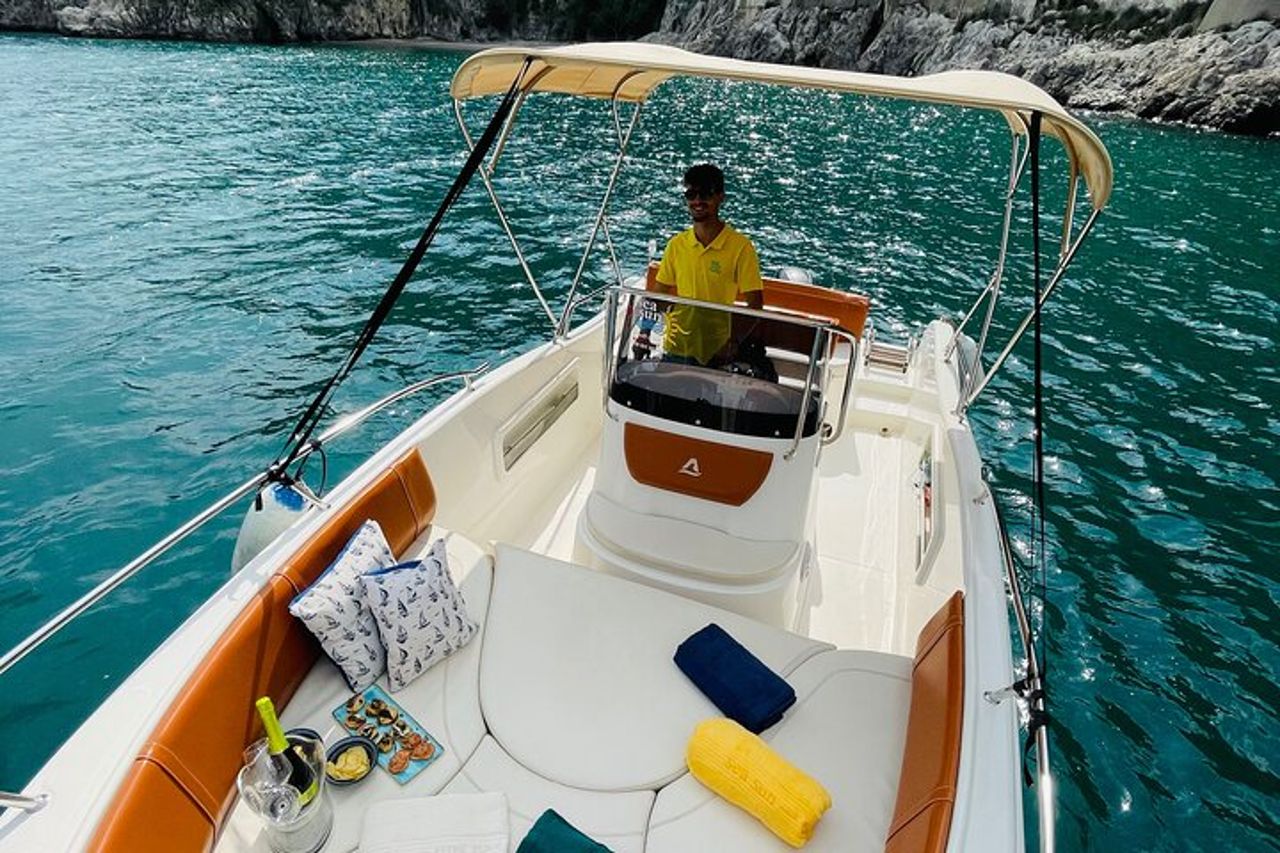 Noleggio Barche e Gommoni a Cetara in Costiera Amalfitana — 3