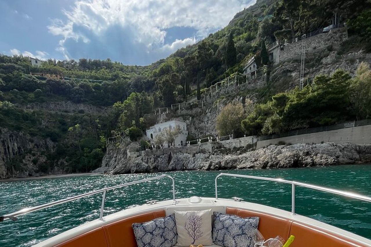 Noleggio Barche e Gommoni a Cetara in Costiera Amalfitana — 4