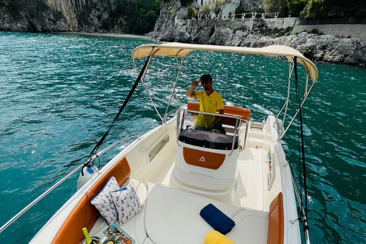 Noleggio Barche e Gommoni a Cetara in Costiera Amalfitana — 5
