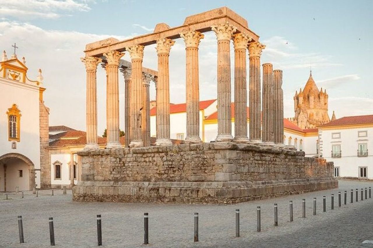 Tour privato di Évora con esperienza enologica e degustazione di vini