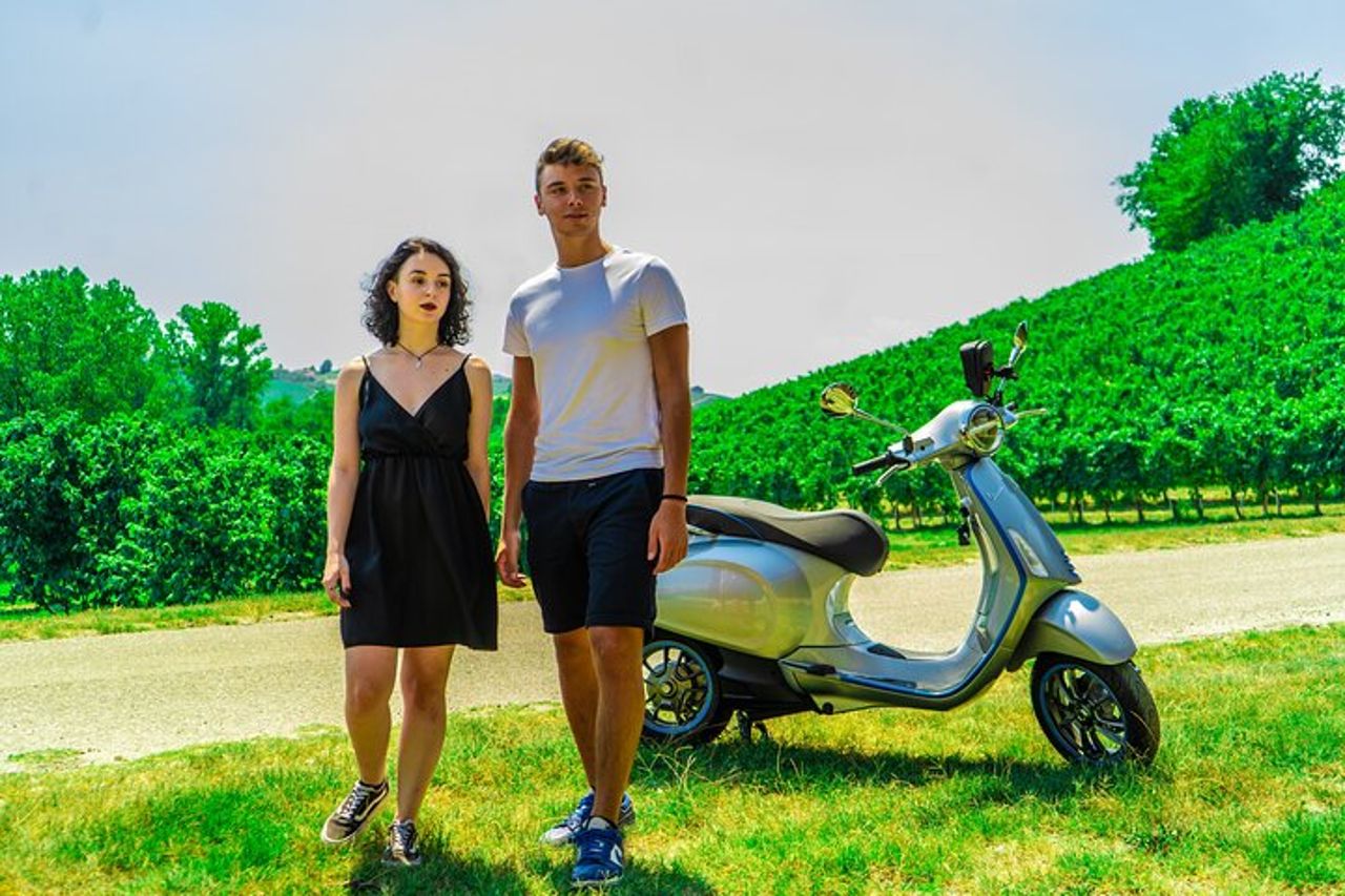 Tour in Vespa nelle Langhe con visita in cantina e pranzo — 4