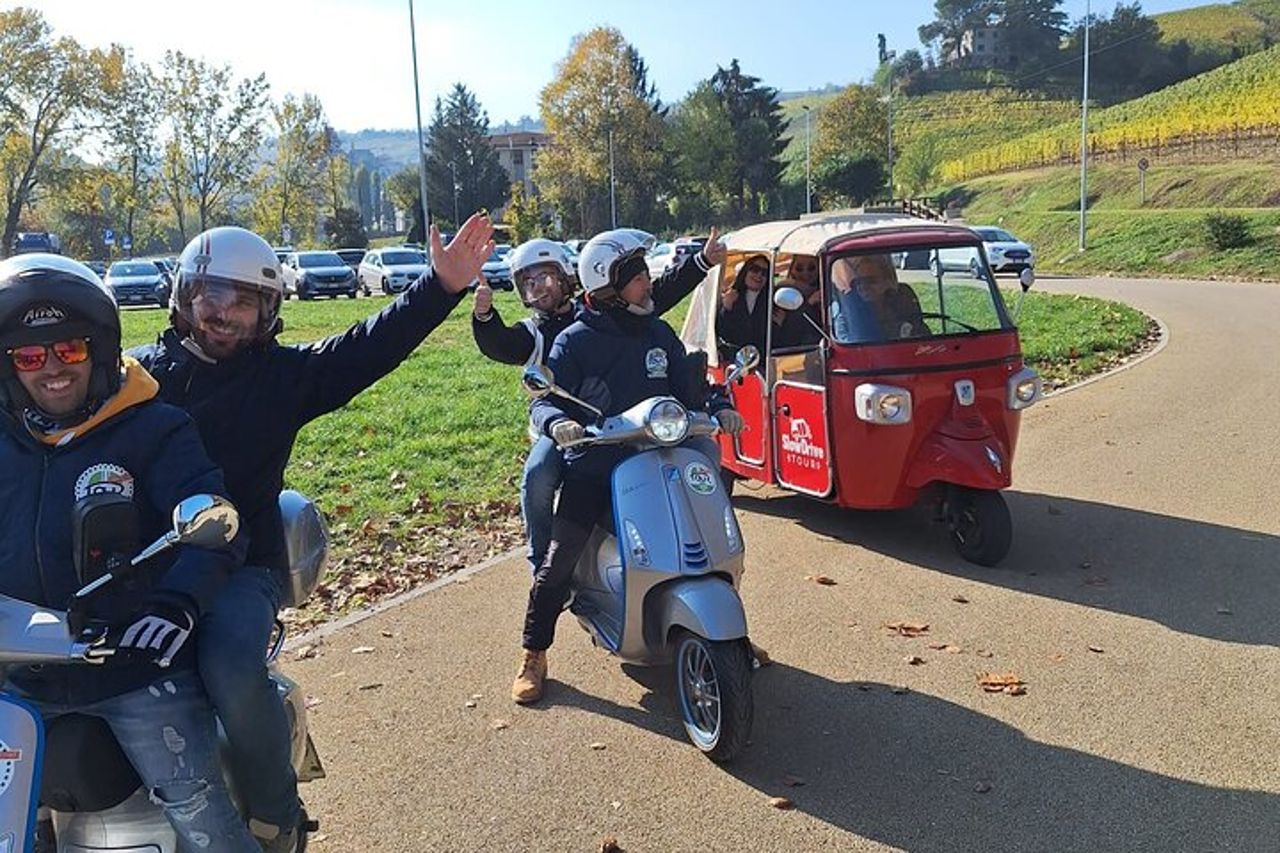 Lungo le strade di Langa in Ape Calessino con sosta in osteria — 2